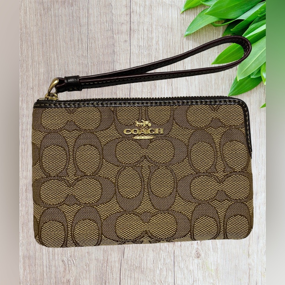 new coach wristlet